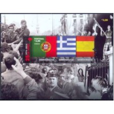 POR3900MF-BLOCO 40 ANOS DA REVOLUÇÃO DE 25 DE ABRIL - PORTUGAL - 2014 - MINT