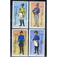 ALO2620N-SÉRIE UNIFORMES HISTÓRICOS DOS CORREIOS - ALEMANHA ORIENTAL - 1986 - N