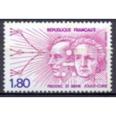 FRA2218M-SELO HOMENAGEM AOS FÍSICOS FREDERIC E IRENE JOLIOT-CURIE - FRANÇA - 1982 - MINT