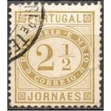 POR0050UAA-SELO JORNAIS 2 1/2R MARROM OLIVA DENTEAÇÃO 11 1/2 - PORTUGAL - 1876/94 - U