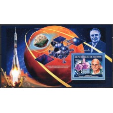 GUIB0439M-BLOCO CONQUISTA ESPACIAL - DENNIS TITO - GUINÉ - 2006 - MINT