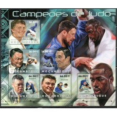 MOC5077MF-MINIFOLHA CAMPEÕES DE JUDÔ - MOÇAMBIQUE - 2012 - MINT