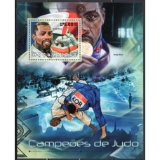 MOCB0622M-BLOCO CAMPEÕES DE JUDÔ - TEDDY RINER - MOÇAMBIQUE - 2012 - MINT