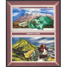 MOCB1198M-BLOCO MINERAIS E VULCÕES - MOÇAMBIQUE - 2017 - MINT